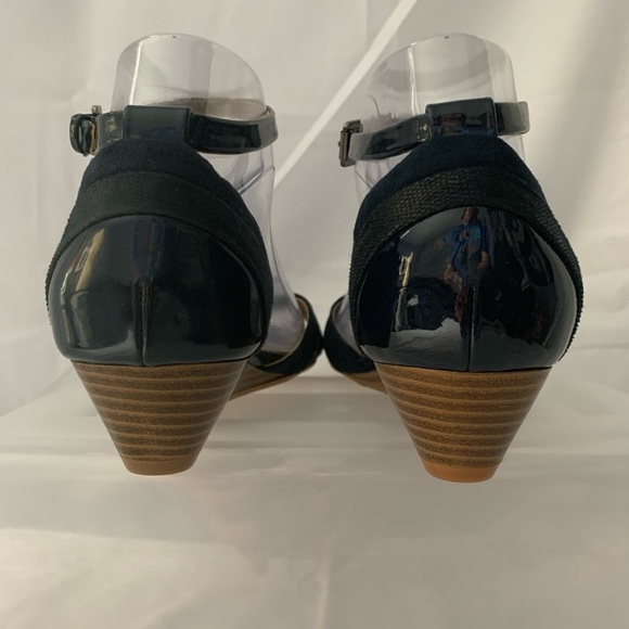 NWOT Gianni Bini Navy Blue Strap Kitten Wedge - Picture 9 of 12